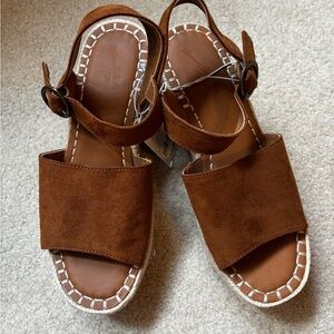 Universal Thread Tan Espadrille Sandals